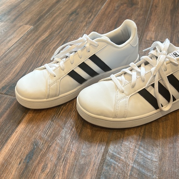 Black and white womens adidas sneakers - Picture 8 of 8